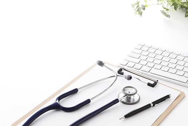 問診票と聴診器